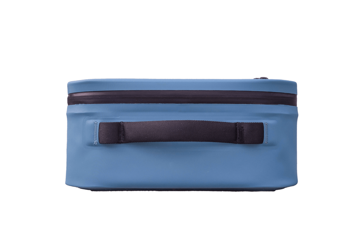 BACKCOUNTRY CLASS™ COOLER LUNCH BAG in blue insulated material with black zipper trim and a front carrying handle